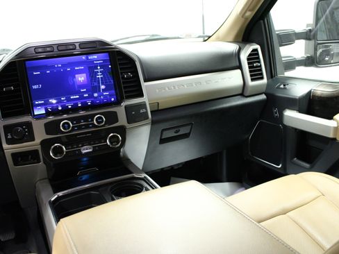 Used 2022 Ford F350 Lariat w/ Chrome Package image 19