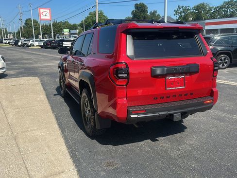 Used 2025 Toyota 4Runner SR5 AWD/4WD image 5