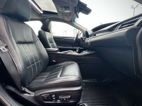 Used 2017 Lexus ES 350 w/ Luxury Package image 26