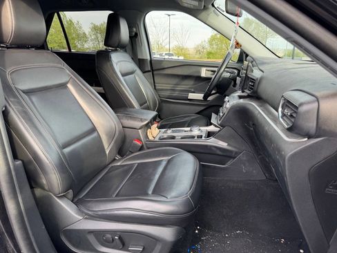 Used 2021 Ford Explorer XLT w/ Equipment Group 202A AWD/4WD image 8