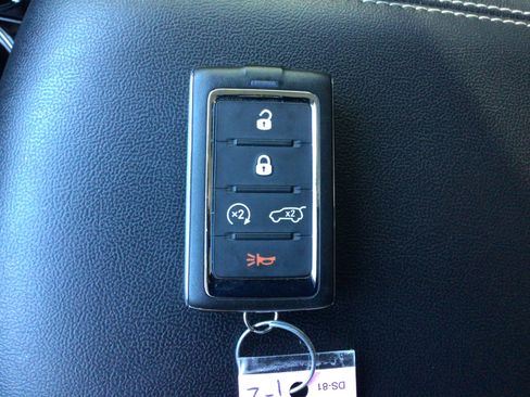 Used 2023 Jeep Grand Cherokee Limited AWD/4WD image 16