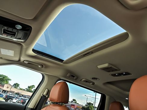 Used 2024 Kia Carnival SX Prestige FWD image 16