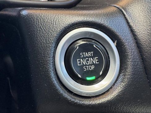 Used 2022 Chevrolet Suburban LT w/ Luxury Package image 25