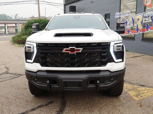 New 2026 Chevrolet Silverado 2500 ZR2 w/ ZR2 Bison Edition AWD/4WD image 2