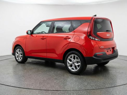Used 2025 Kia Soul LX w/ LX Technology Package FWD image 6