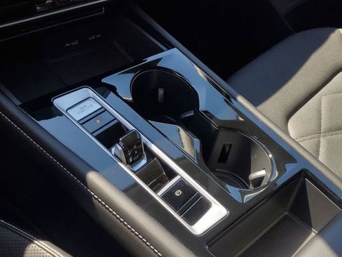 Used 2024 Volkswagen Atlas SE image 22