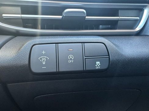 Used 2025 Hyundai Elantra SE image 11