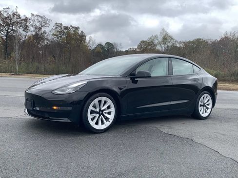 Used 2021 Tesla Model 3 Standard Range Plus image 3