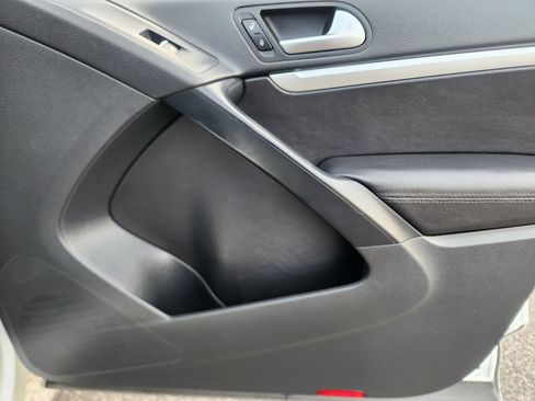 Used 2016 Volkswagen Tiguan R-Line FWD image 13