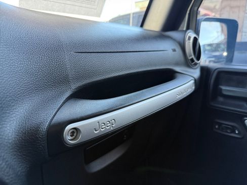 Used 2016 Jeep Wrangler Unlimited Sahara w/ Connectivity Group image 18