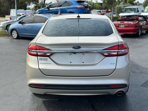 Used 2017 Ford Fusion SE image 6