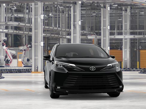New 2026 Toyota Sienna XLE FWD image 18
