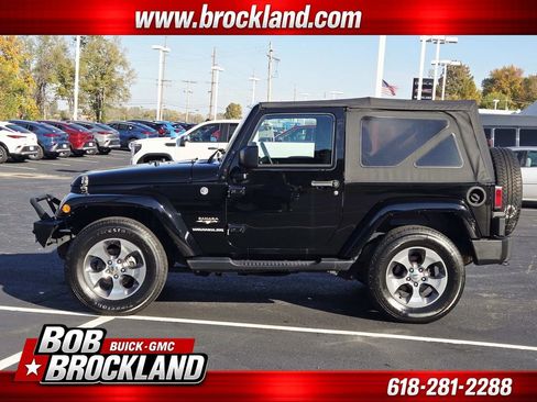 Used 2017 Jeep Wrangler Sahara w/ Connectivity Group AWD/4WD image 7