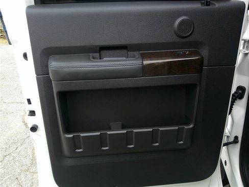 Used 2015 Ford F350 Platinum image 17