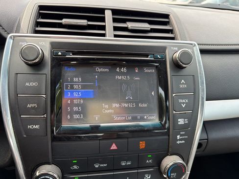 Used 2015 Toyota Camry SE w/ Moonroof Package FWD image 30