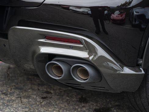 Used 2024 Ferrari Purosangue image 9