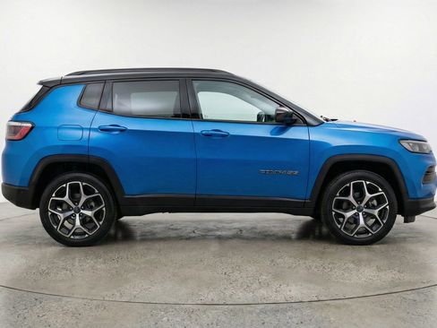 Used 2025 Jeep Compass Limited image 11