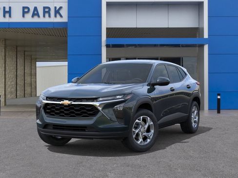 New 2026 Chevrolet Trax LS w/ LS Convenience Package FWD image 6