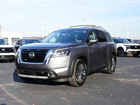 New 2025 Nissan Pathfinder SL image 6