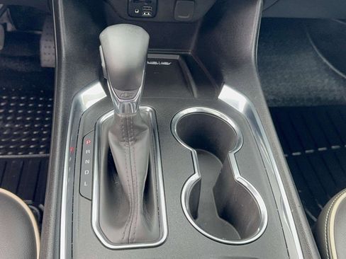 Used 2023 Chevrolet Traverse Premier image 15