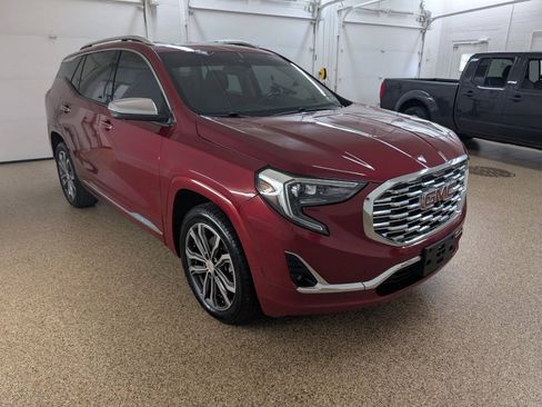 Used 2019 GMC Terrain Denali w/ GMC Pro Grade Package AWD/4WD image 5