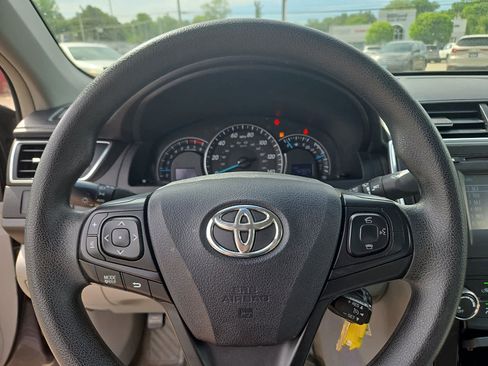 Used 2015 Toyota Camry LE FWD image 21