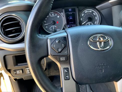 Used 2018 Toyota Tacoma TRD Sport image 23