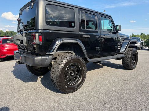Used 2019 Jeep Wrangler Unlimited Sahara AWD/4WD image 5