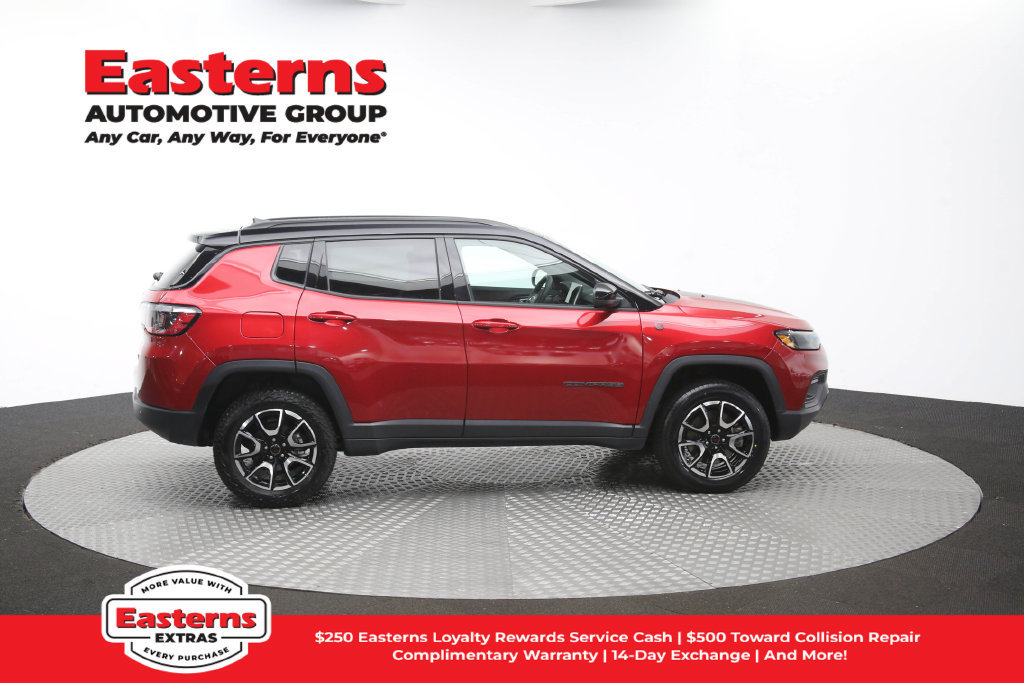 Used 2025 Jeep Compass Trailhawk AWD/4WD image 46