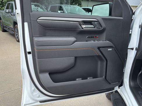 Used 2025 GMC Sierra 1500 AT4 w/ AT4 Premium Package AWD/4WD image 16