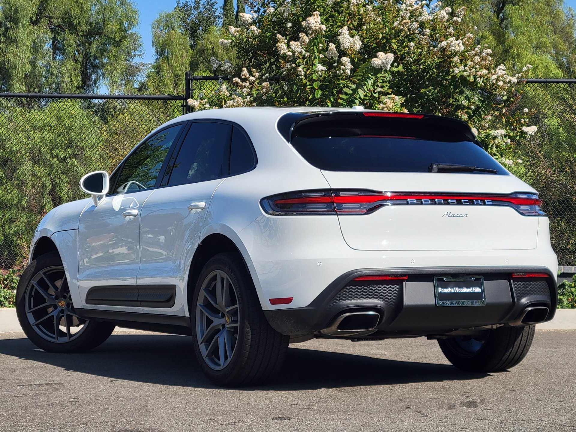 Used 2026 Porsche Macan AWD/4WD image 3