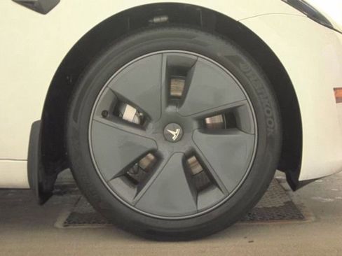 Used 2023 Tesla Model 3 Standard Range image 19