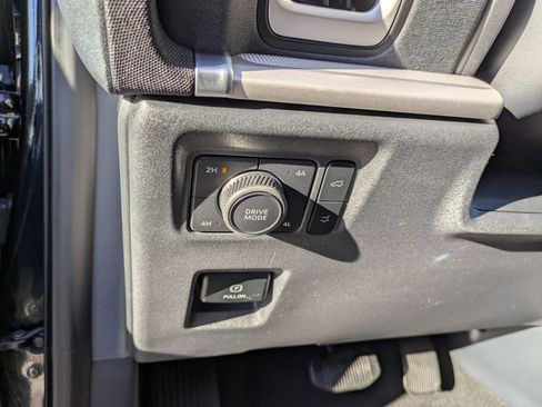 Certified 2025 Ford Expedition Active AWD/4WD image 17