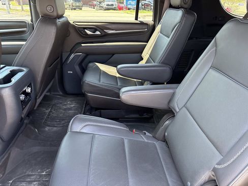 Used 2022 GMC Yukon XL Denali image 32