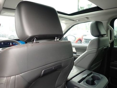 Used 2025 Ford Expedition Active AWD/4WD image 19