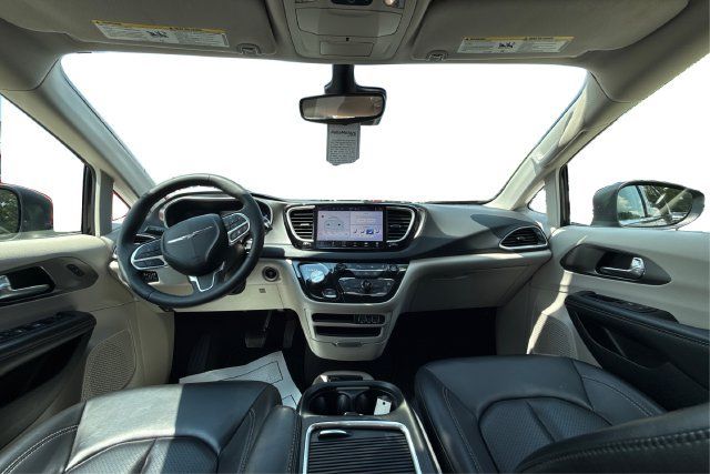 Used 2023 Chrysler Pacifica Touring-L FWD image 22