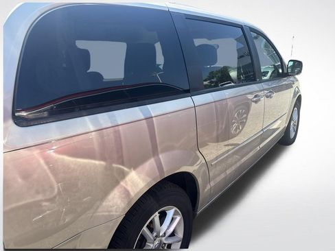 Used 2013 Dodge Grand Caravan SXT w/ UConnect Hands-Free Group FWD image 3