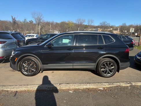 Used 2022 Volkswagen Tiguan SE w/ Panoramic Sunroof Package AWD/4WD image 16