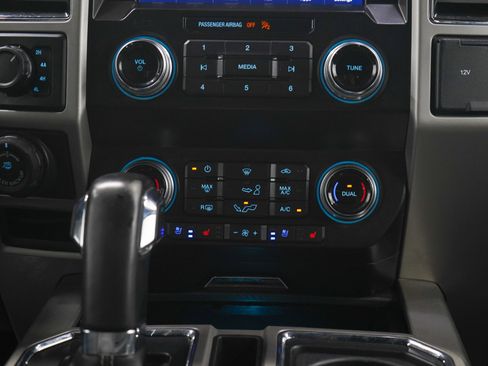 Used 2020 Ford F150 Lariat w/ Equipment Group 502A Luxury AWD/4WD image 18