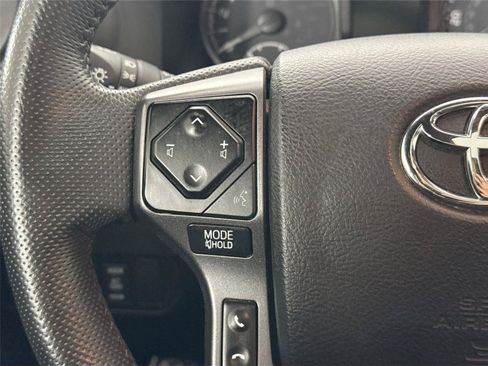 Used 2022 Toyota Tacoma TRD Off-Road w/ TRD Premium Off Road Package AWD/4WD image 18