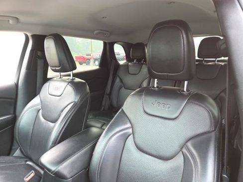 Used 2019 Jeep Cherokee Limited AWD/4WD image 19