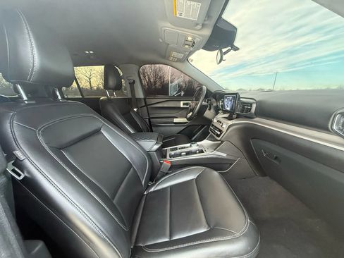 Used 2023 Ford Explorer XLT w/ Equipment Group 202A image 12