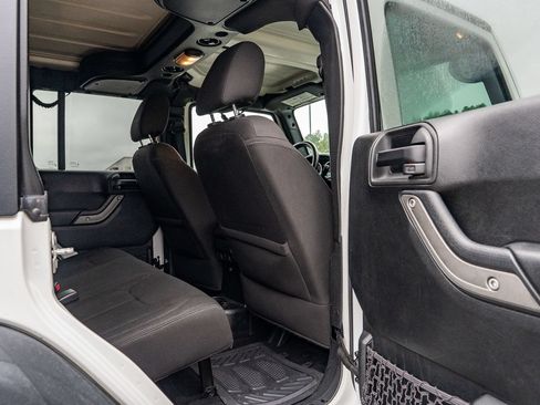 Used 2018 Jeep Wrangler Unlimited Sport S AWD/4WD image 13
