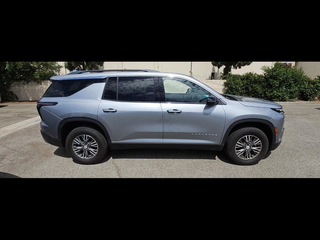 Used 2024 Chevrolet Traverse LT FWD image 5