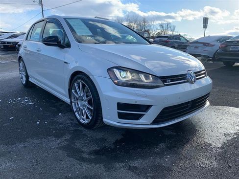 Used 2017 Volkswagen Golf 4-Door image 2