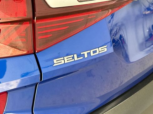 Used 2023 Kia Seltos S w/ Navigation Package AWD/4WD image 10