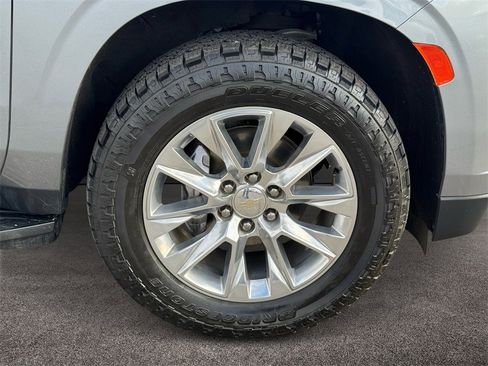 Used 2022 Chevrolet Suburban Premier image 7