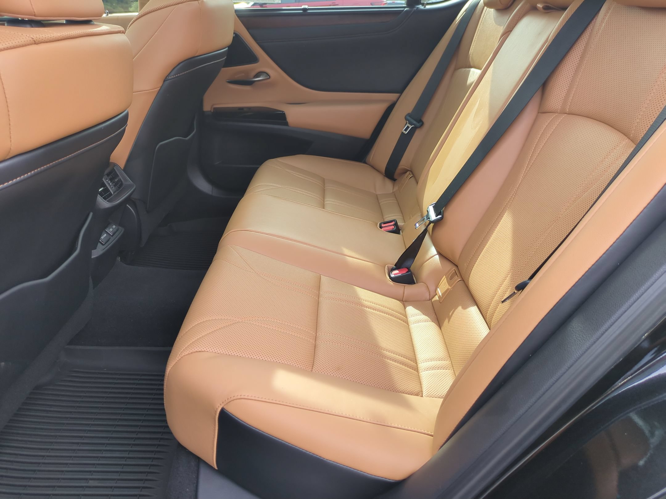 Used 2024 Lexus ES 350 Ultra Luxury w/ Accessory Package (Z2) FWD image 27