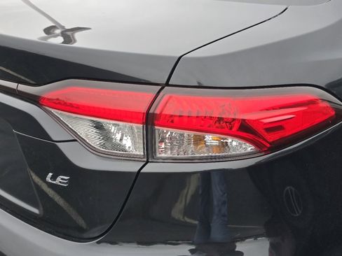 Certified 2022 Toyota Corolla LE FWD image 11
