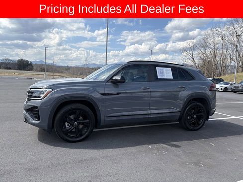 Used 2025 Volkswagen Atlas Cross Sport SEL R-Line AWD/4WD image 4